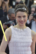 photo MARGARET QUALLEY  (832)