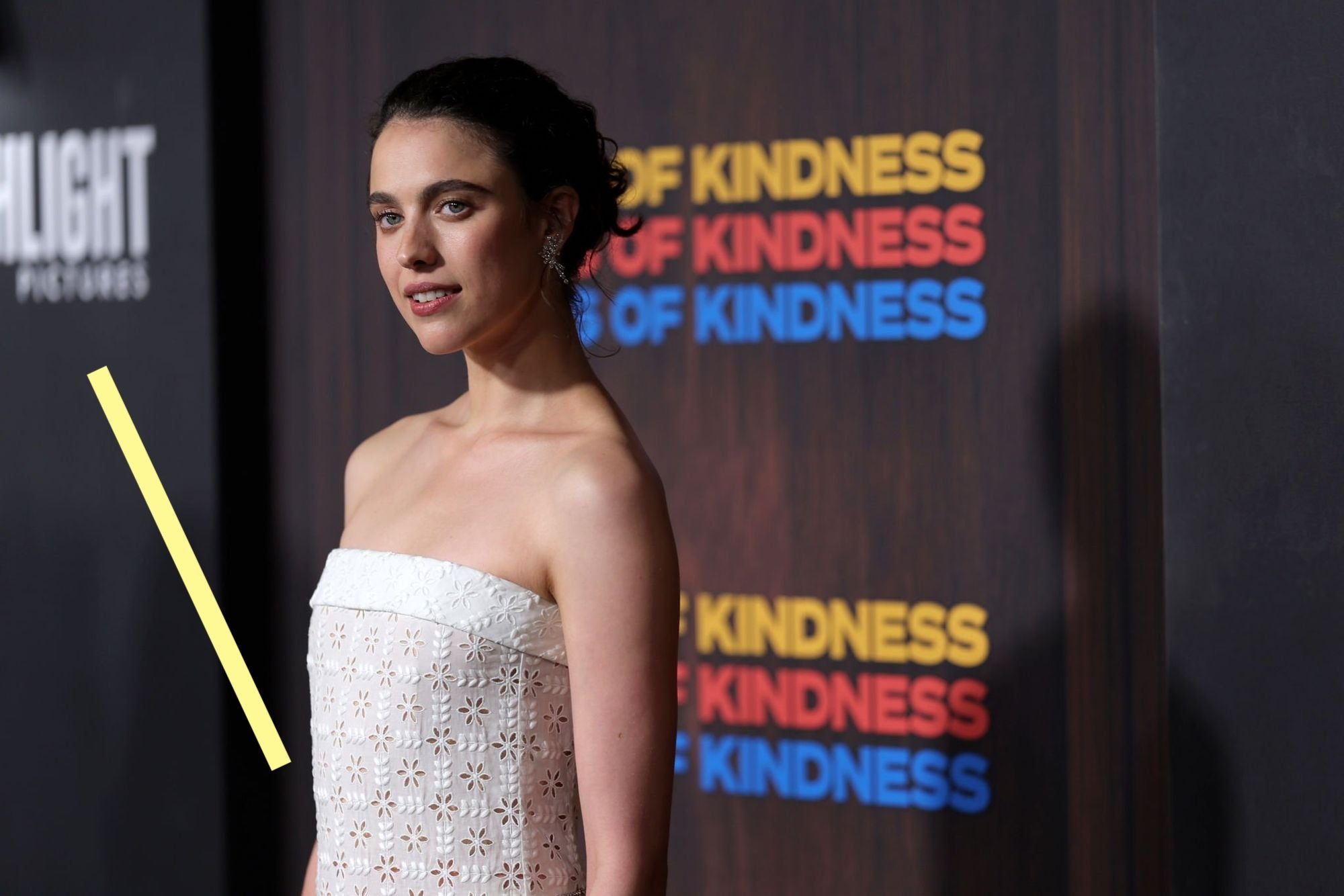 photo MARGARET QUALLEY  (833)